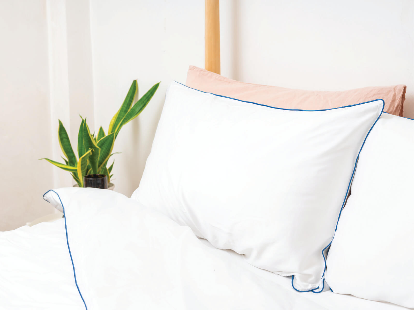 Navy bamboo pillowcase and sheet